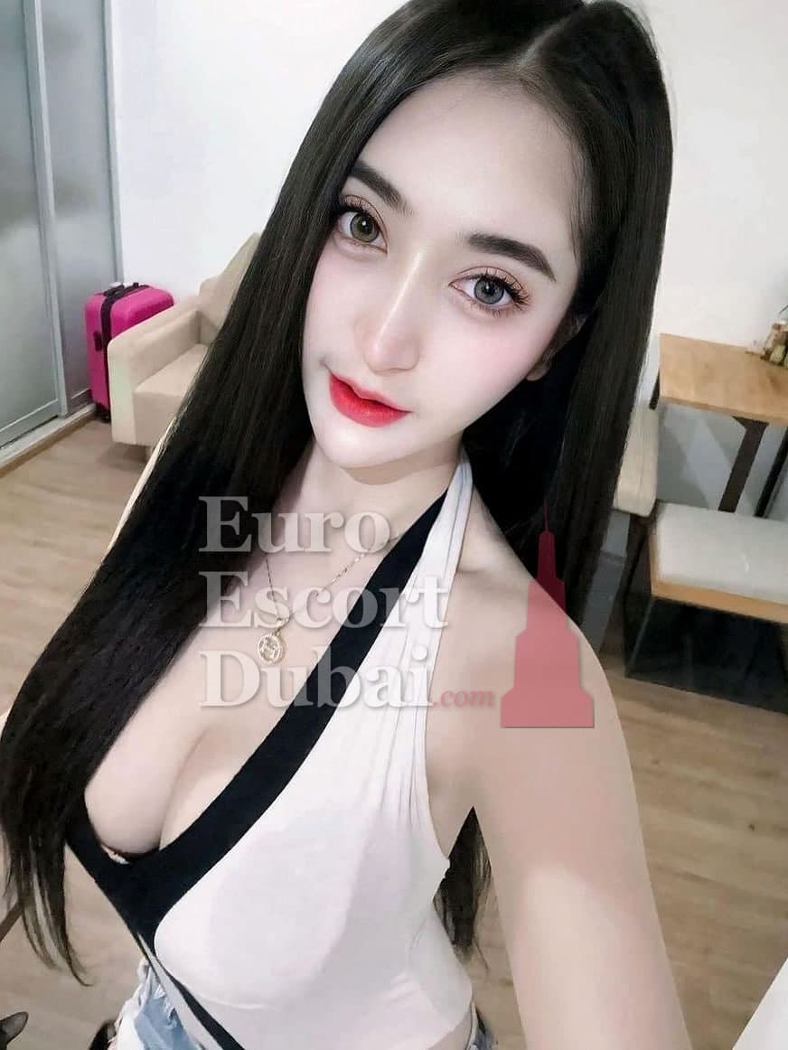 Arlene, 24, escort in Dubai — black hair, Indonesian (photo 7 of 10)