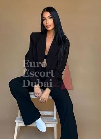 Christina, 29, escort in Dubai — brown hair, 160 cm (photo 1 of 4)