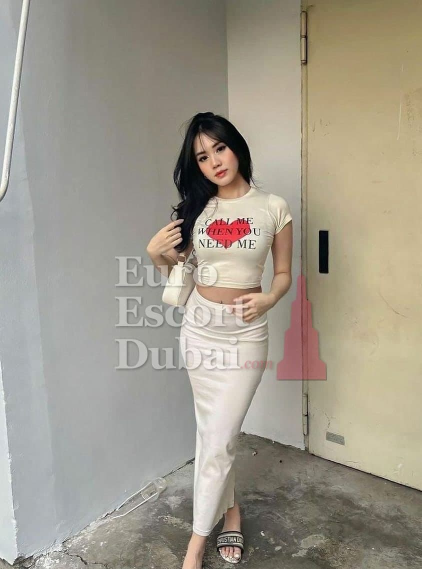 Maricar, 22, escort in Sharjah — brown hair, Indonesian (photo 4 of 6)