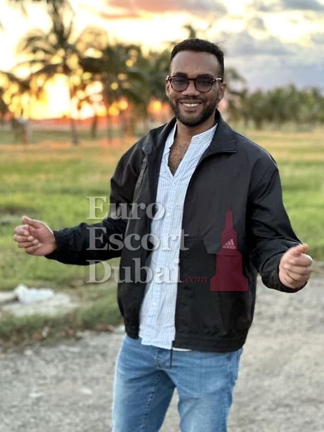 Jason, 33, escort in Abu Dhabi — black hair, 185 cm (photo 7 of 7)