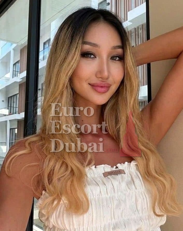 Ayzere, 26, escort in Dubai — blonde hair, Kazakh (photo 7 of 13)