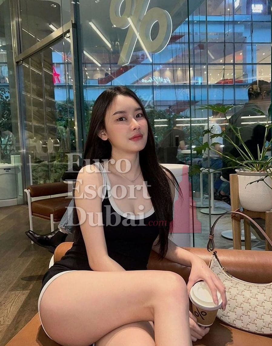 Venus, 23, escort in Abu Dhabi — Indonesian, 165 cm (photo 2 of 8)