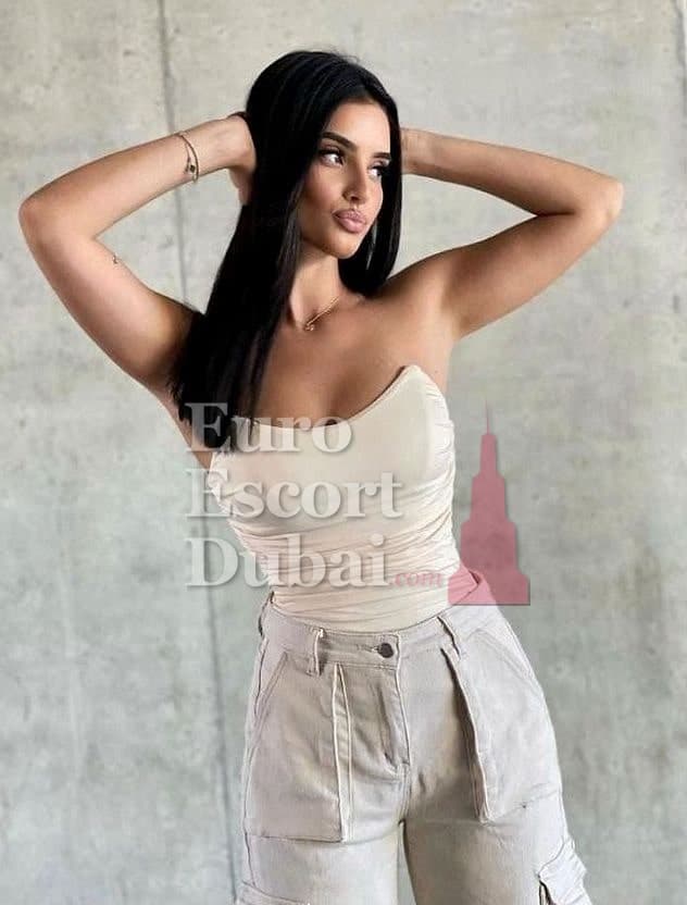 Rasha, 26, escort in Dubai — brown hair, Emirati (photo 4 of 4)