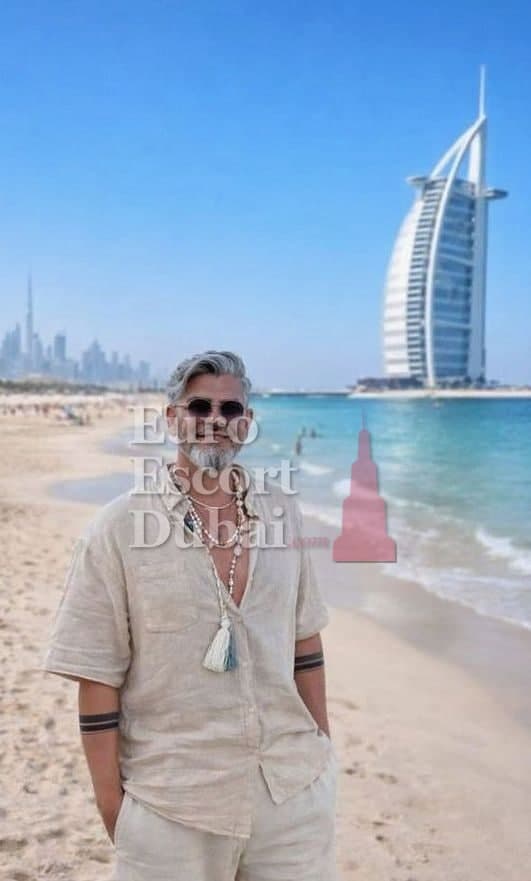 Nico, 43, escort in Ajman — 175 cm, black hair (photo 2 of 5)