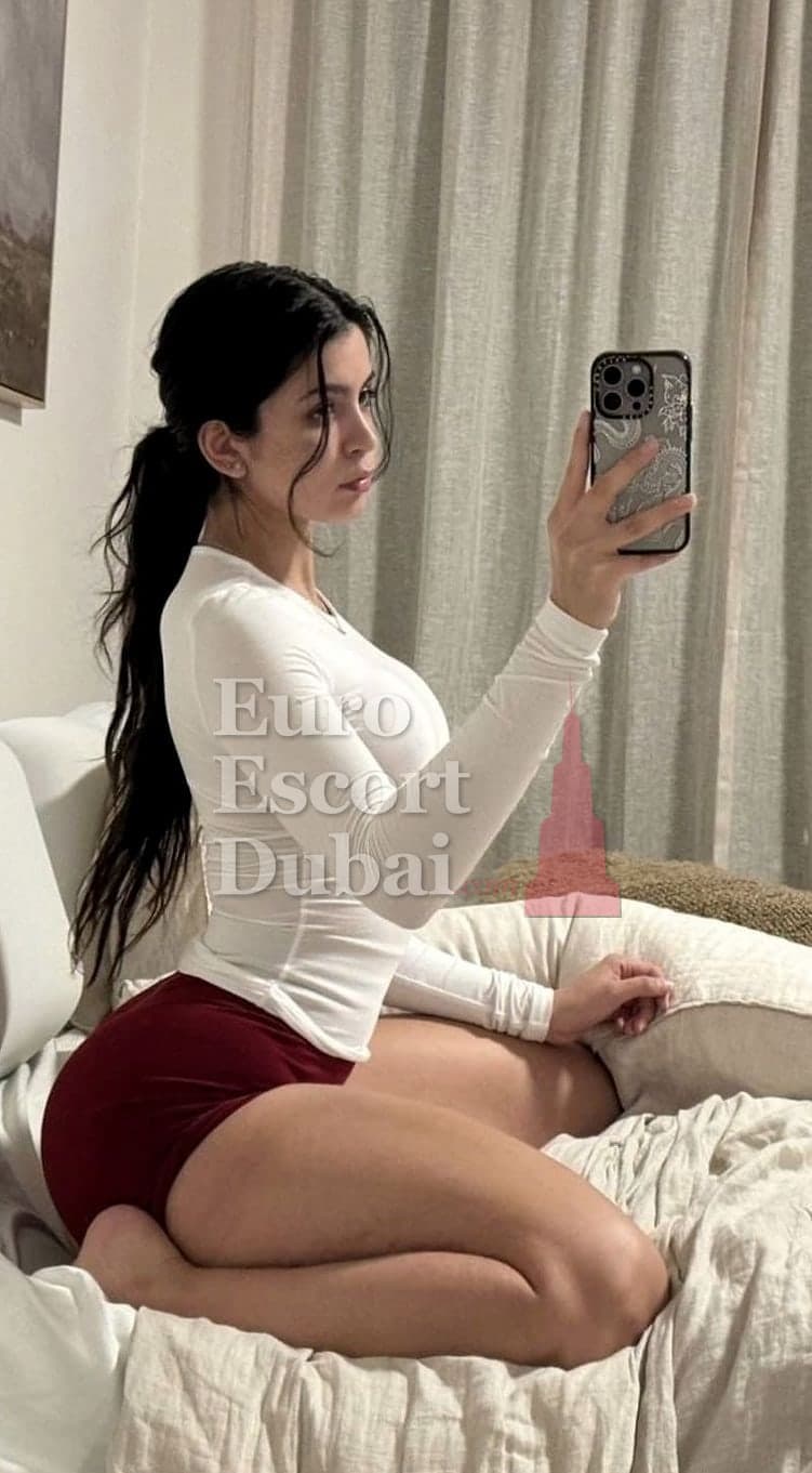 Rania, 23, escort in Dubai — black hair, Emirati (photo 4 of 7)