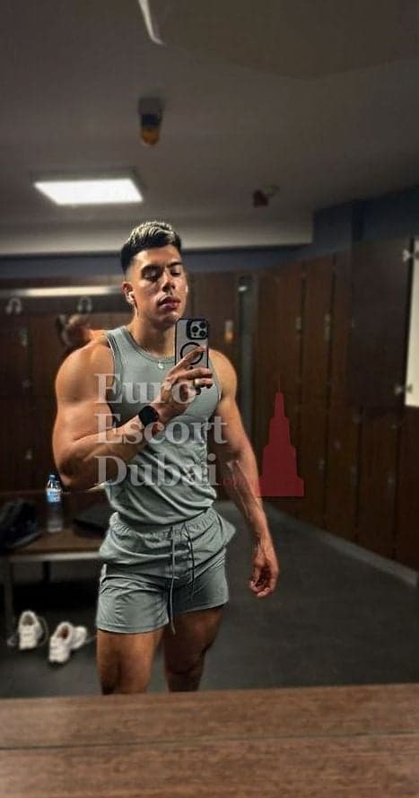 Oleg, 28, escort in Dubai — black hair, 185 cm (photo 7 of 13)