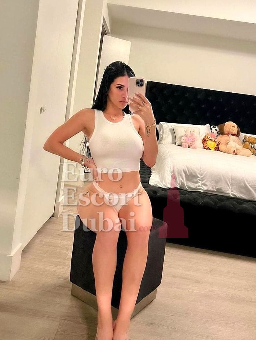 Mila, 23, escort in Dubai — black hair, 166 cm (photo 1 of 4)