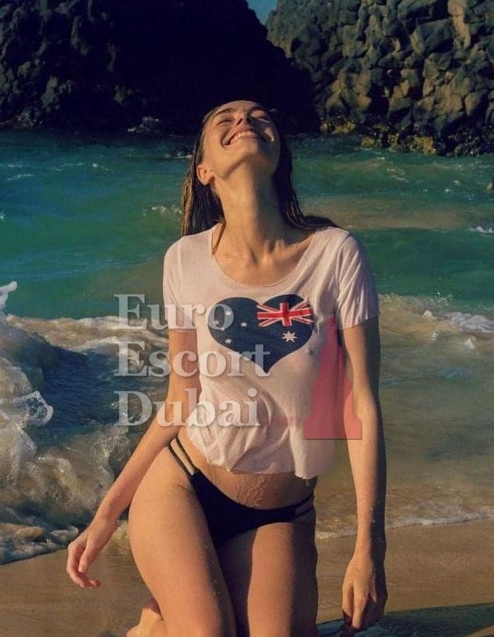 Oriane, 25, escort in Dubai — French, 169 cm (photo 5 of 6)