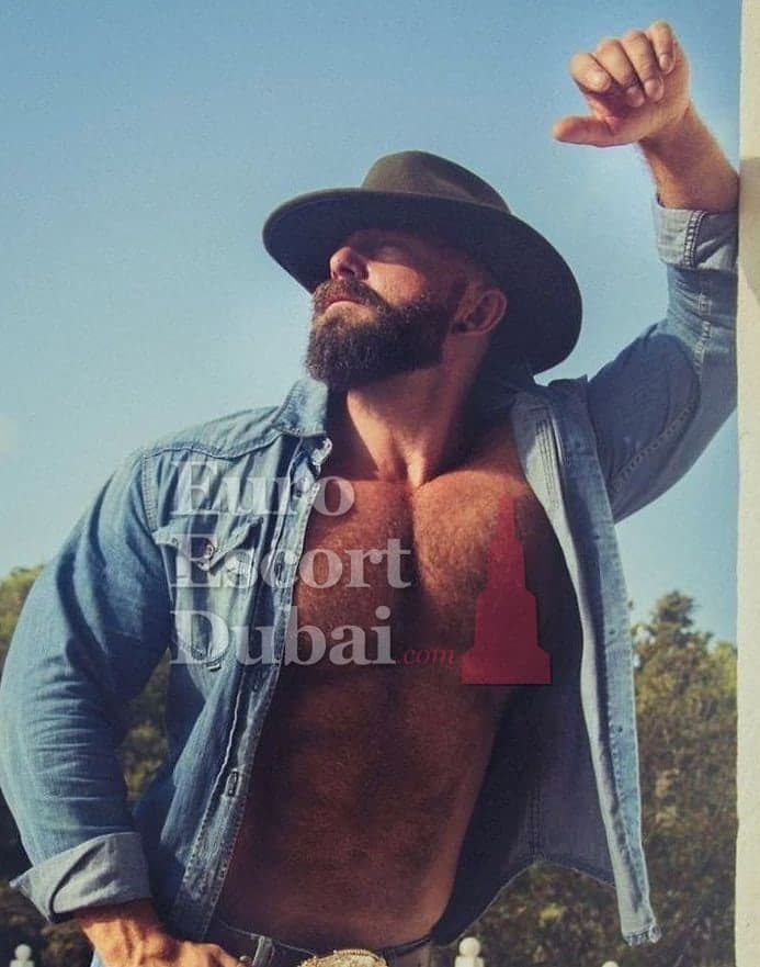 Bassam, 39, escort in Dubai — 180 cm, brown hair (photo 2 of 12)
