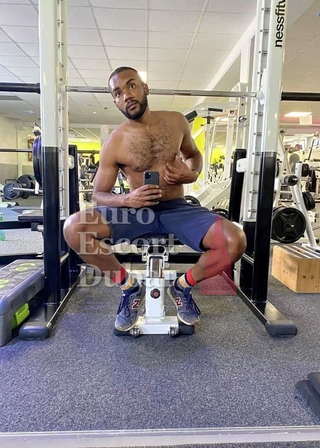 Jason, 33, escort in Abu Dhabi — 185 cm, black hair (photo 6 of 7)