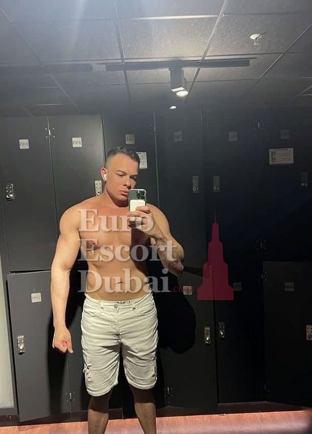 Bogdan, 27, escort in Dubai — black hair, 180 cm (photo 1 of 5)