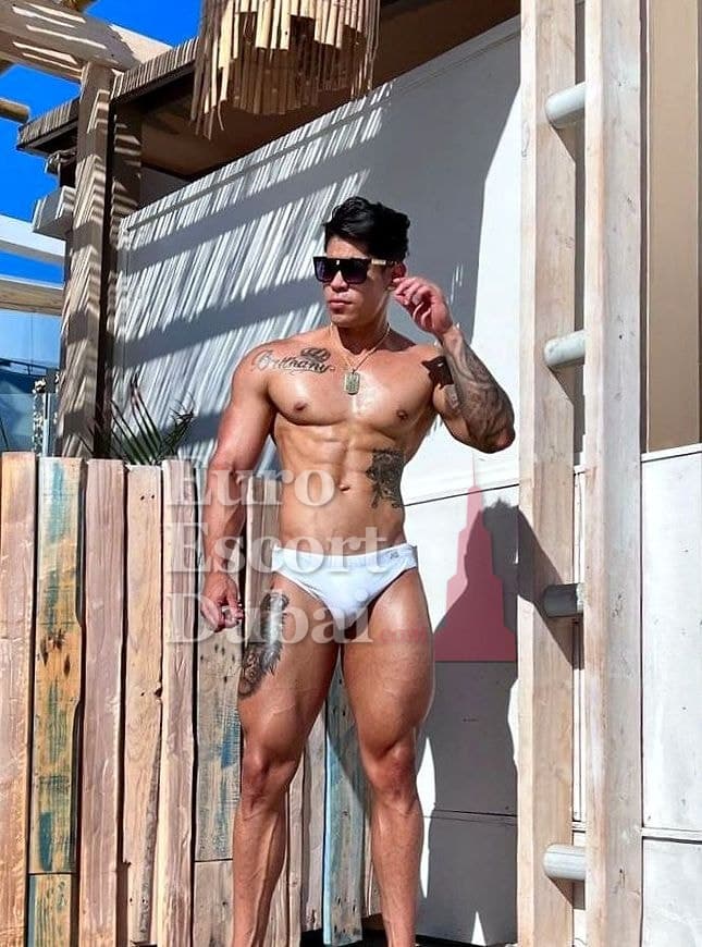 Javier, 26, escort in Abu Dhabi — black hair, 178 cm (photo 13 of 13)