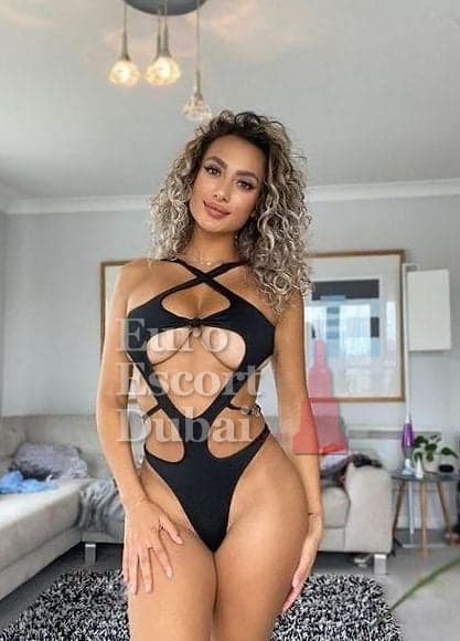 Priscilla, 28, escort in Dubai — brown hair, 162 cm (photo 7 of 9)