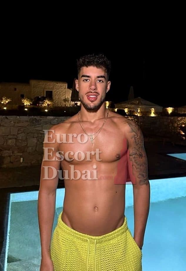 Blake, 24, escort in Dubai — 185 cm, blonde hair (photo 2 of 13)