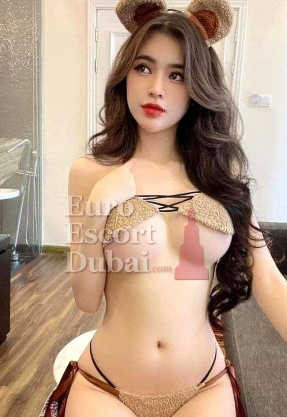Sepideh, 25, escort in Dubai — black hair, Emirati (photo 4 of 7)