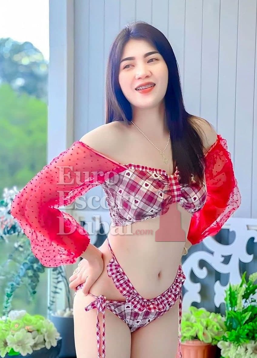 Wulan, 25, escort in Dubai — Indonesian, 160 cm (photo 5 of 6)