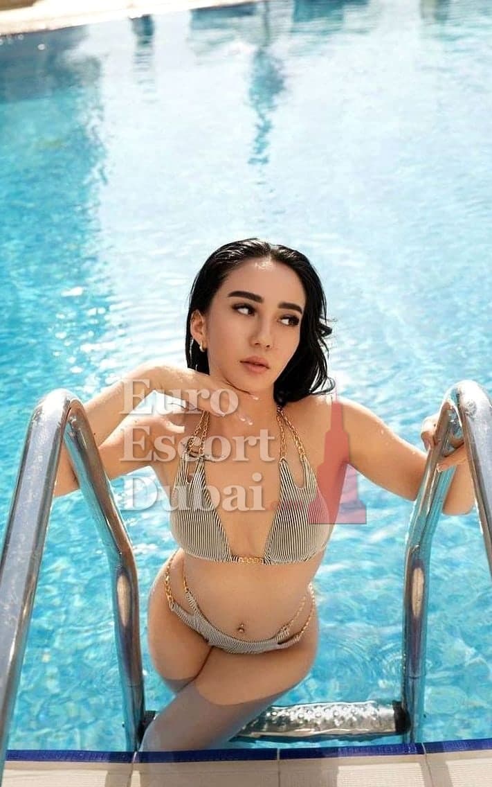 Suda, 31, escort in Dubai — 170 cm, black hair (photo 2 of 9)