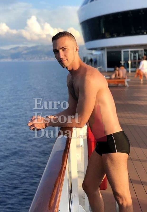 Finn, 25, escort in Dubai — 188 cm, brown hair (photo 12 of 12)