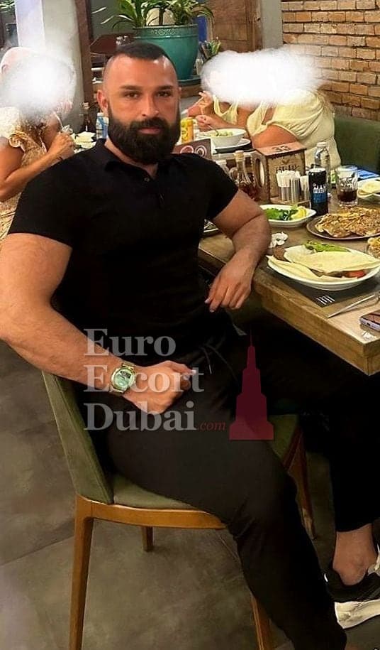 Dean, 30, escort in Abu Dhabi — black hair, 180 cm (photo 3 of 6)