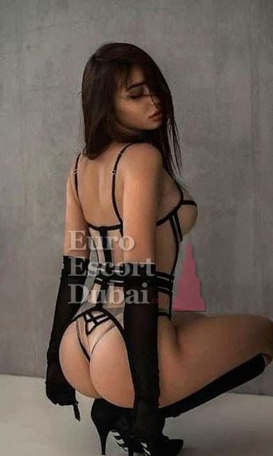 Delilah, 25, escort in Ajman — brown hair, Canadian (photo 1 of 8)