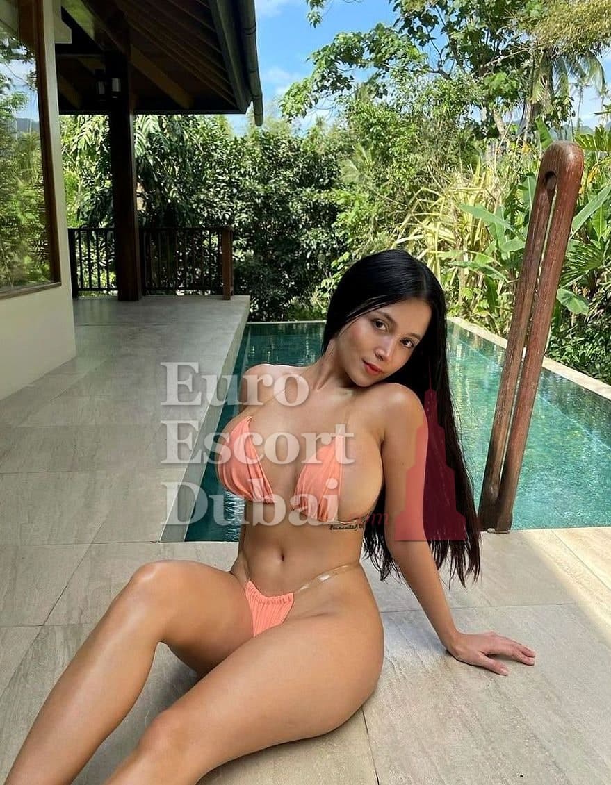 Milana, 28, escort in Dubai — red hair, 170 cm (photo 9 of 10)