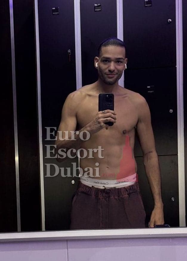 Joao, 28, escort in Abu Dhabi — black hair, 185 cm (photo 3 of 10)