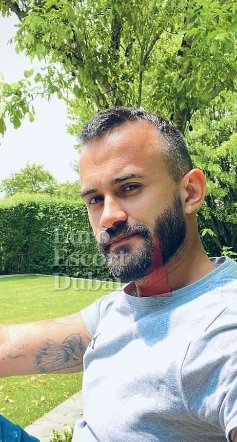 Andres, 34, escort in Abu Dhabi — black hair, 178 cm (photo 7 of 7)