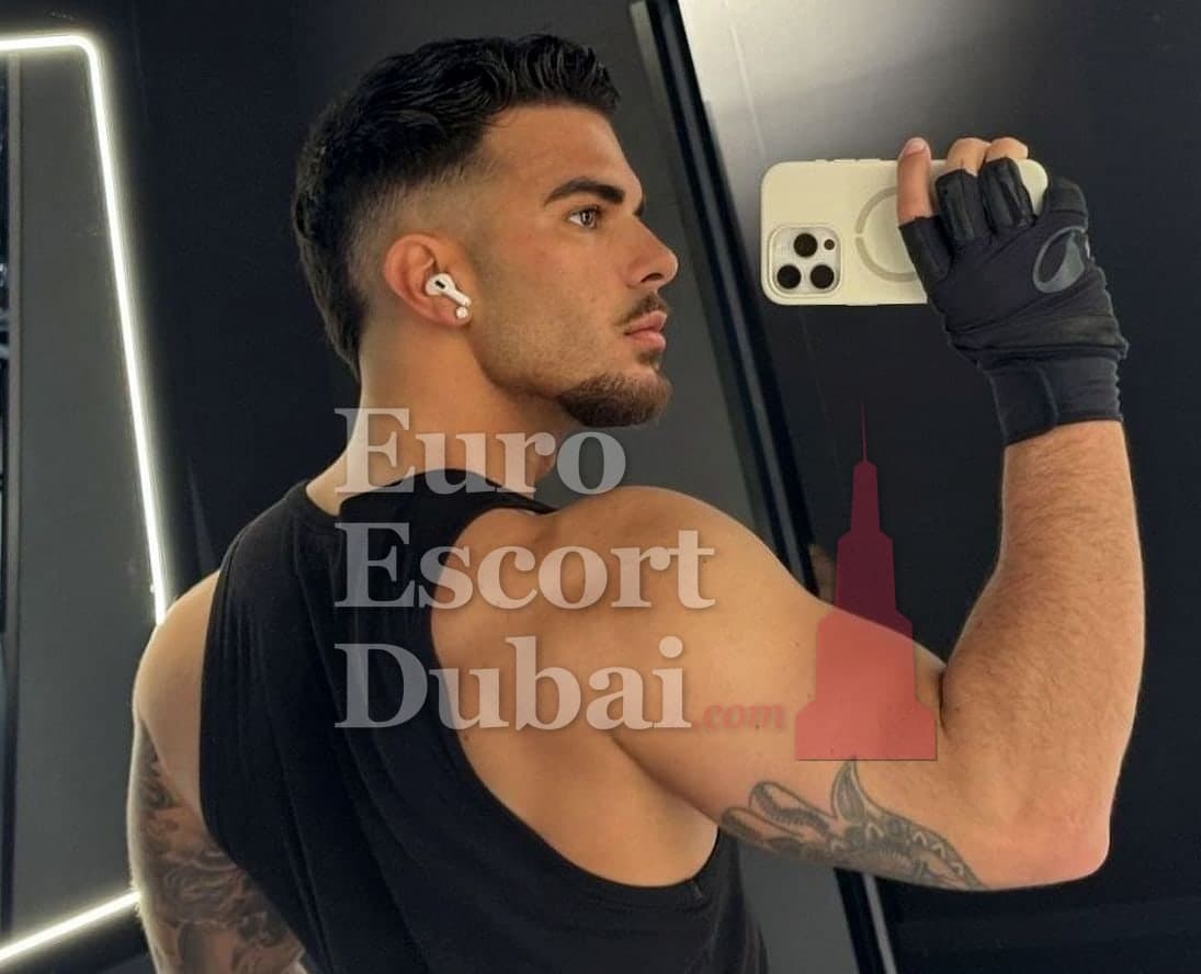 Lukas, 26, escort in Fujairah — black hair, 180 cm (photo 3 of 7)
