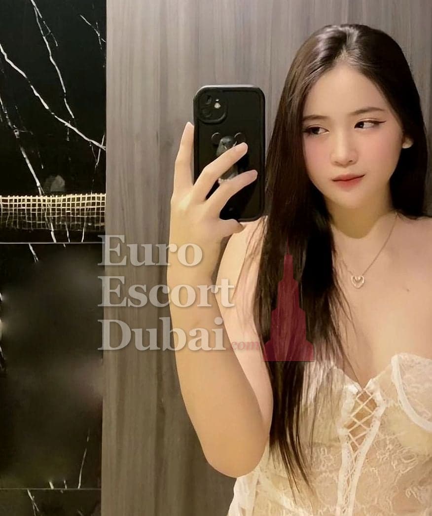 Chaewon, 24, escort in Dubai — black hair, Indonesian (photo 1 of 5)
