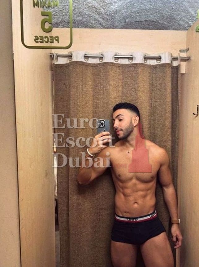 Takeshi, 25, escort in Dubai — black hair, 185 cm (photo 1 of 7)
