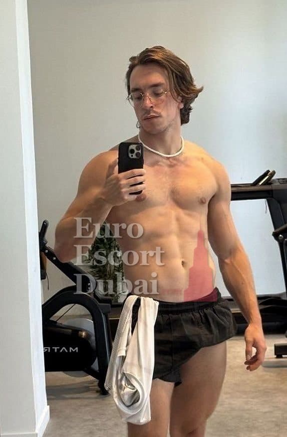 James, 24, escort in Dubai — brown hair, 175 cm (photo 13 of 13)