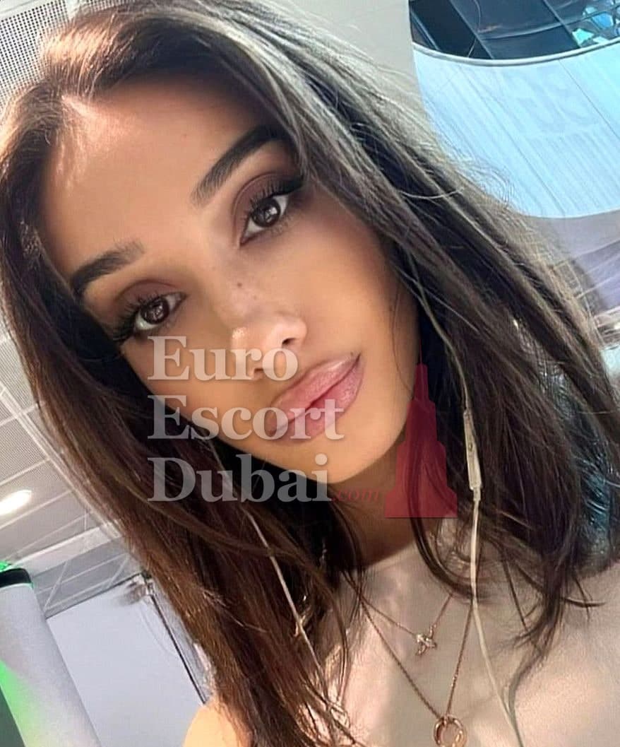 Ines, 27, escort in Ajman — French, 170 cm (photo 2 of 5)