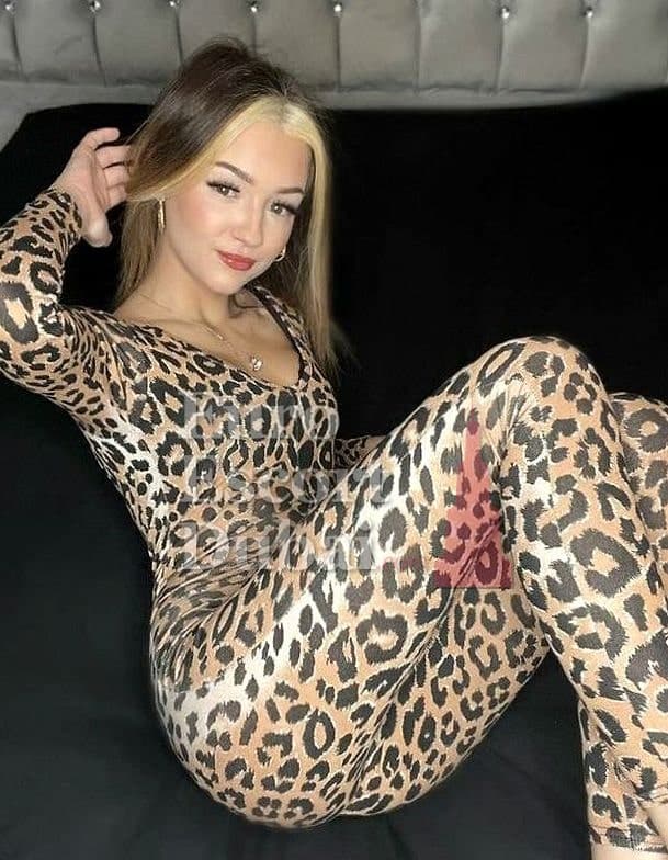 Yvonne Velvet, 27, escort in Dubai — 158 cm, black hair (photo 4 of 5)