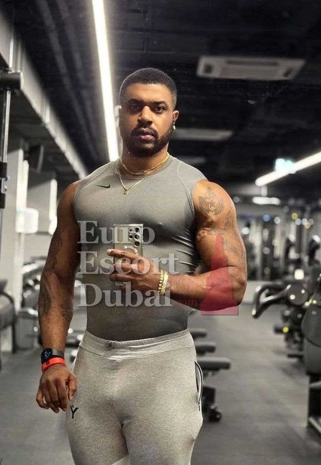 William, 29, escort in Dubai — 188 cm, black hair (photo 8 of 11)