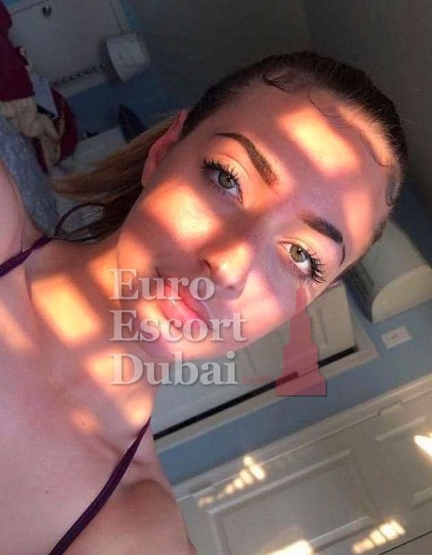 Brooke, 26, escort in Dubai — brown hair, German (photo 7 of 10)