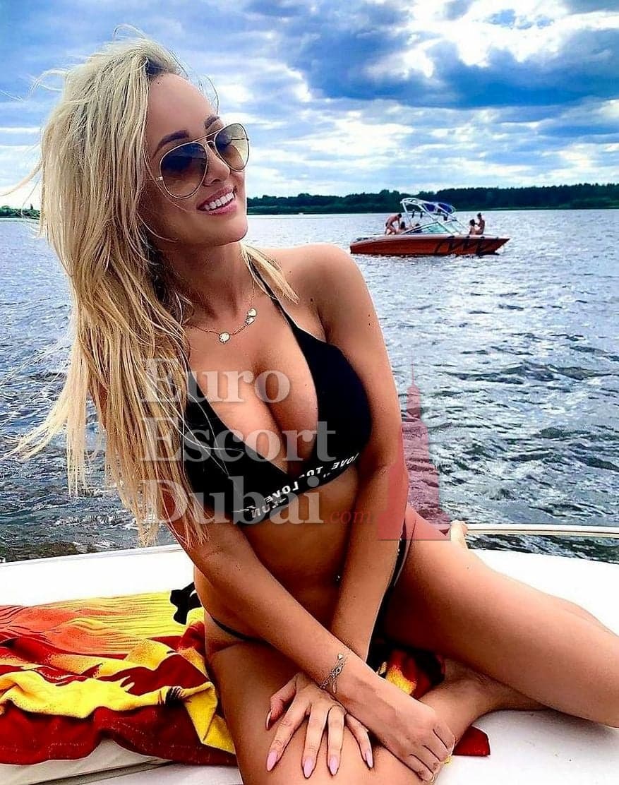 Zeynep, 23, escort in Sharjah — 169 cm, blonde hair (photo 6 of 6)