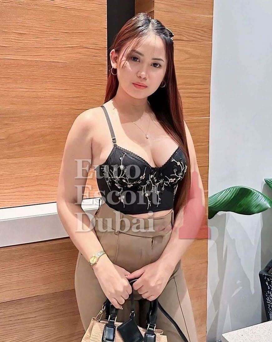 Lien, 26, escort in Dubai — brown hair, Indonesian (photo 7 of 8)