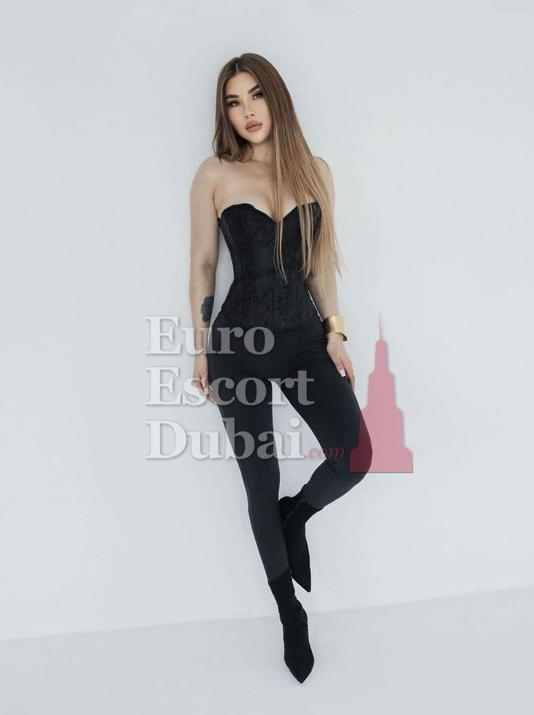Vasilisa, 29, escort in Dubai — brown hair, 170 cm (photo 3 of 10)