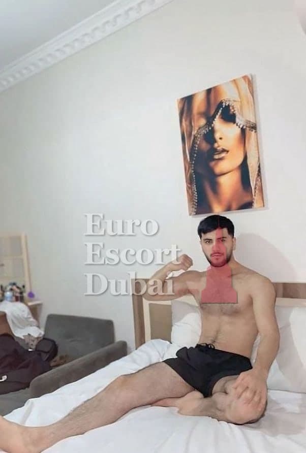 Caleb, 21, escort in Dubai — black hair, 178 cm (photo 9 of 12)
