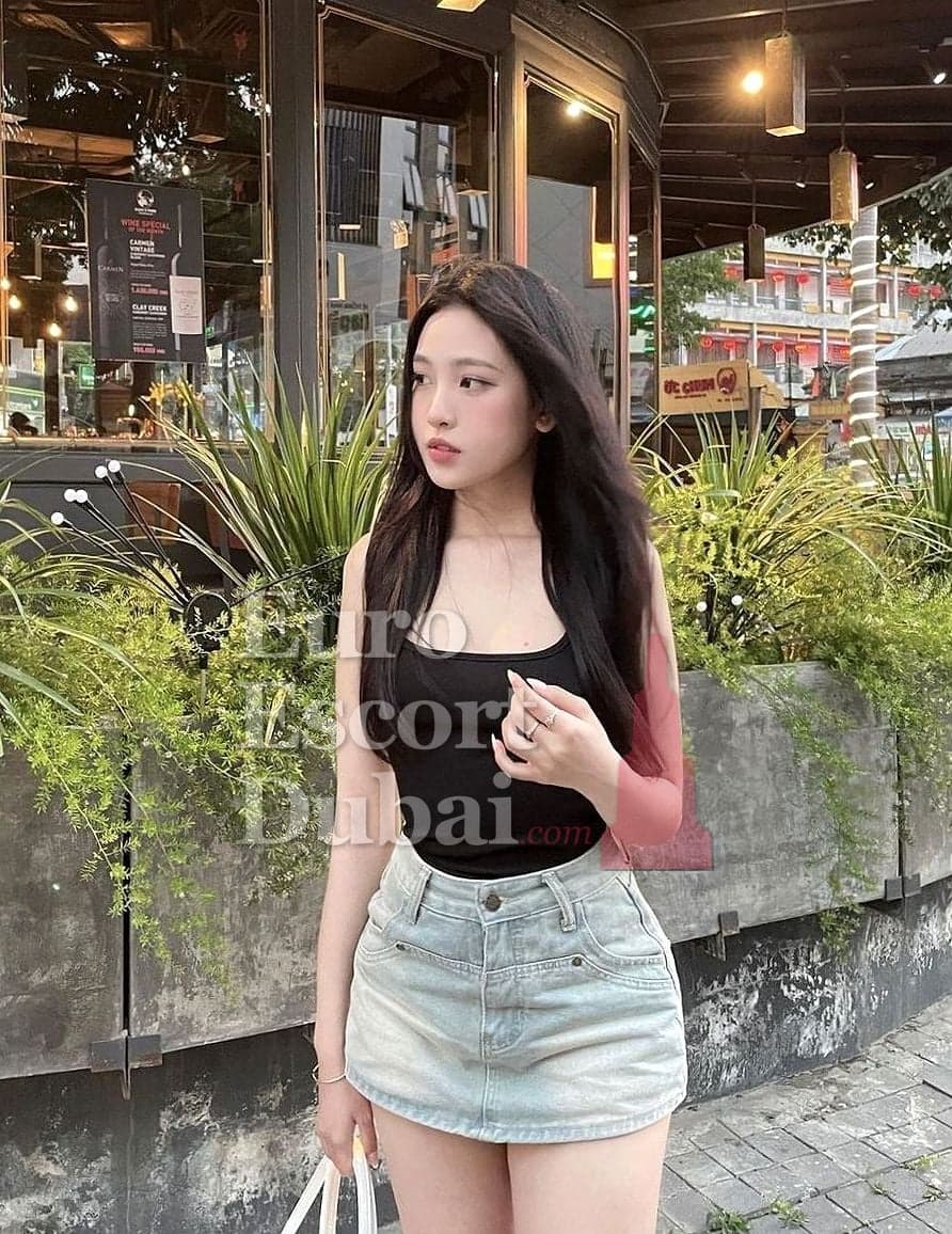 Van, 25, escort in Dubai — 169 cm, black hair (photo 2 of 10)