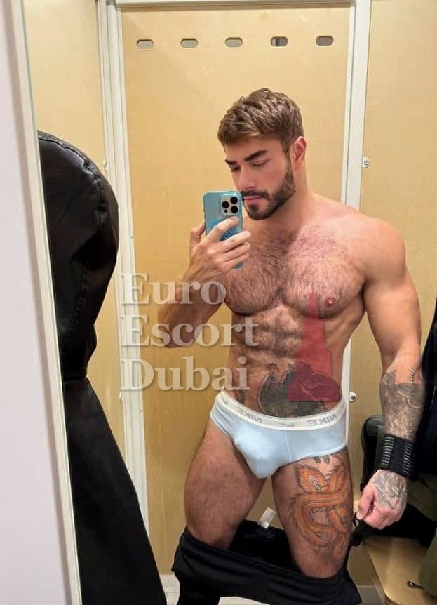 Alejandro, 29, escort in Abu Dhabi — 178 cm, brown hair (photo 12 of 13)
