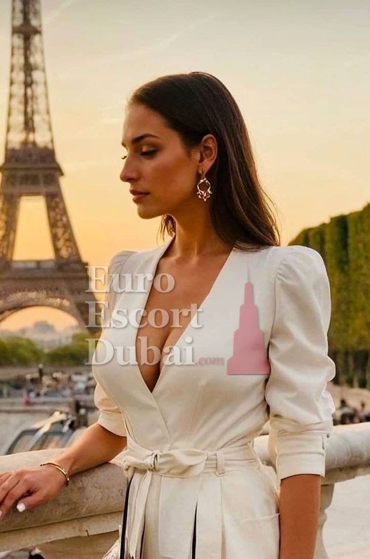 Magdalena, 28, escort in Dubai — brown hair, French (photo 7 of 9)