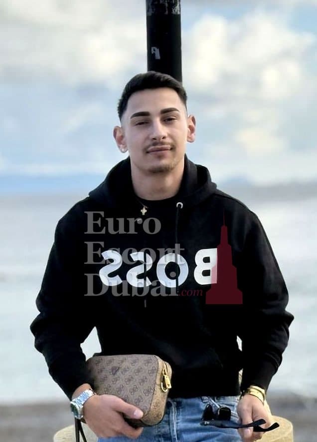 Levi, 22, escort in Dubai — 165 cm, black hair (photo 4 of 4)