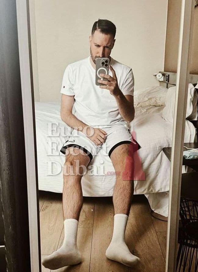 Bradley, 35, escort in Abu Dhabi — 175 cm, black hair (photo 8 of 12)