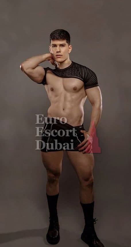 Emilio, 35, escort in Dubai — 178 cm, black hair (photo 2 of 13)