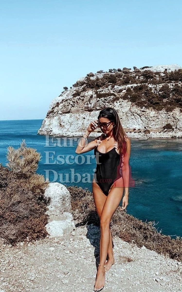 Merve, 22, escort in Dubai — 170 cm, brown hair (photo 3 of 6)