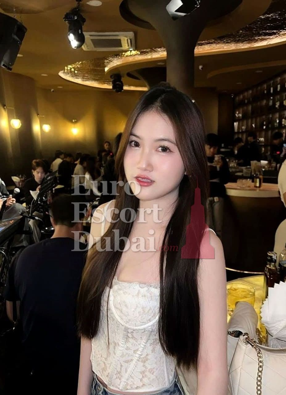 Linh, 23, escort in Al Ain — black hair, Indonesian (photo 1 of 9)
