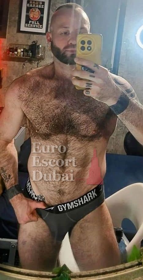Nikita, 34, escort in Dubai — black hair, 188 cm (photo 11 of 12)