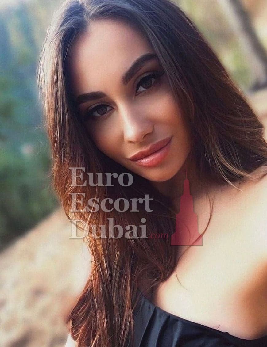 Simone, 27, escort in Dubai — French, 171 cm (photo 2 of 5)