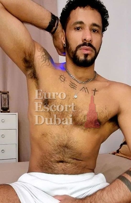Darius, 35, escort in Dubai — 188 cm, black hair (photo 6 of 6)